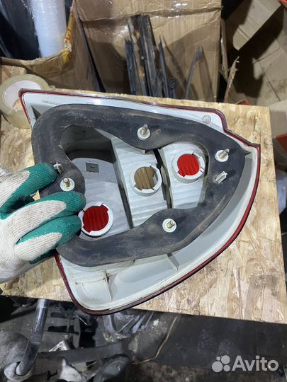 Задний левый фонарь для Виктора на каризму