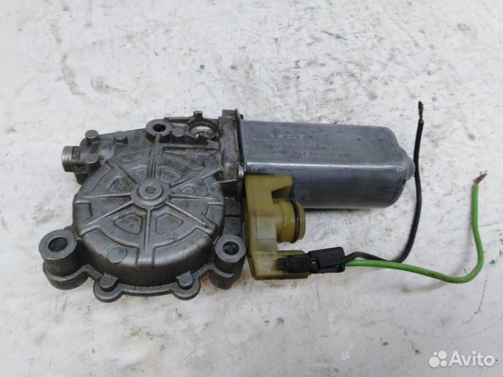 Моторчик переднего правого стеклоподъемника