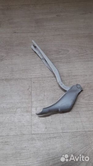 Петля капота левая Skoda Rapid 1 С 2012 Года