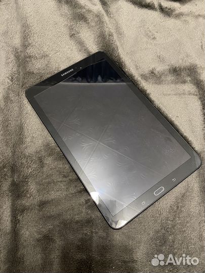 Планшет Samsung sm t561
