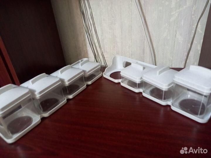 Емкость для сыпучих продуктов на планке