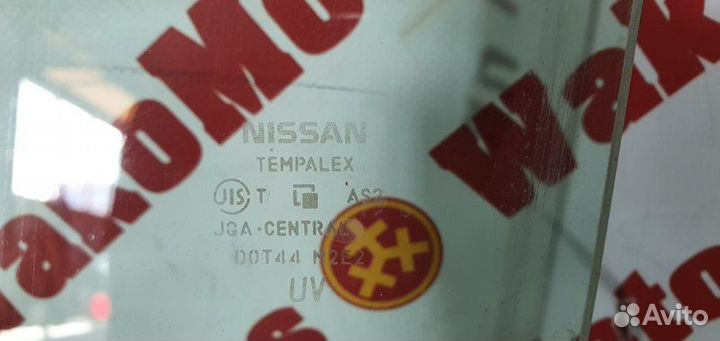 Стекло двери переднее правое Nissan Note E11 HR15