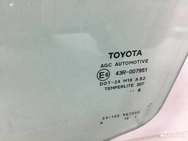 Стекло двери передней левой Toyota Auris E150 2006