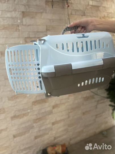Переноска для кошек и мелких собак пластиковая