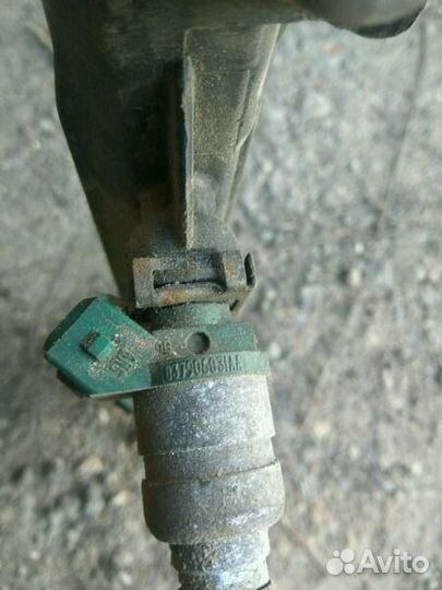 Топливная рампа Гольф 4 1.6 AKL