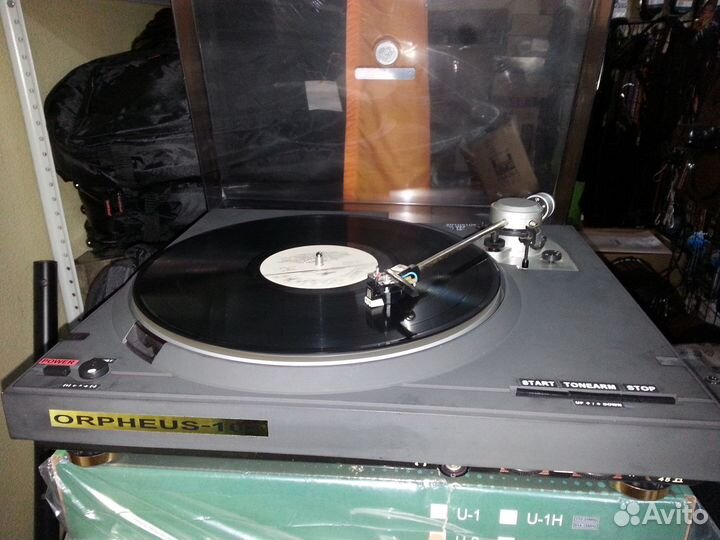 Виниловый проигрыватель