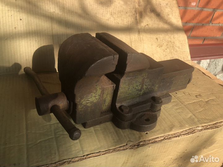 Тиски слесарные