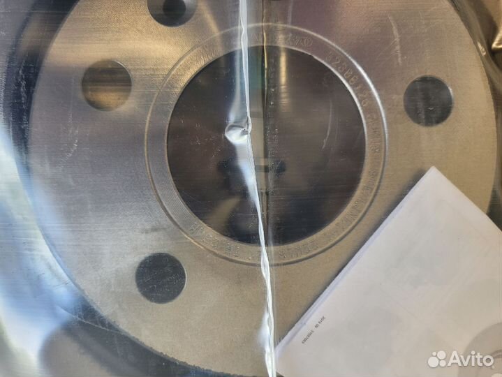 Тормозные диски передние Volvo XC40 32300122