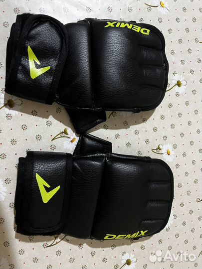Перчатки для единоборств мма