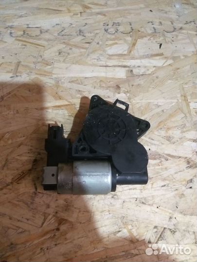 Моторчик стеклоподъемника Mazda 6gg