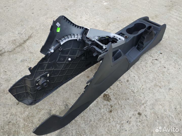 Консоль пола Ford Focus III (2011-2019)