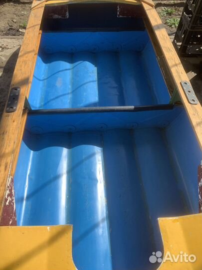 Лодка с мотром