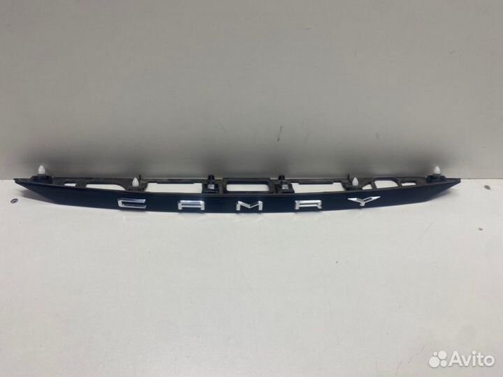 Молдинг багажника задний Toyota Camry V70/V75