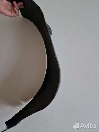 Подкрылки передние на правую сторону priora 2170