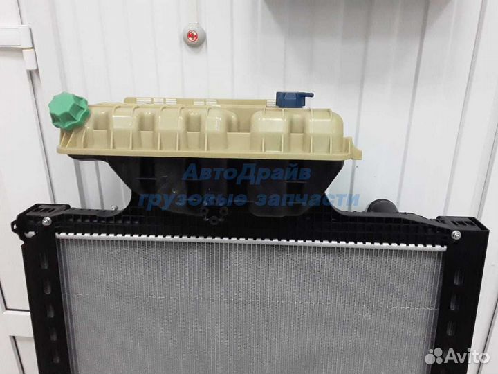 Радиатор с рамкой Ман Тга Тгс Тгх 81061016512