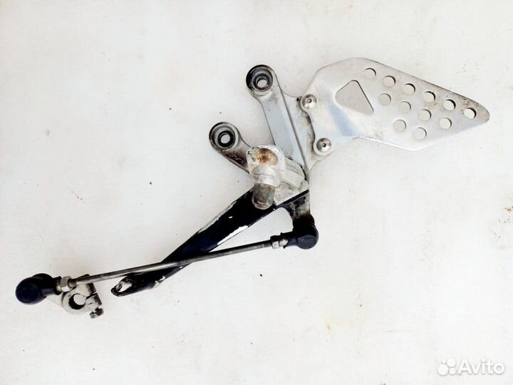 Suzuki GSX-R 1000 k3 левый водительский кронштейн