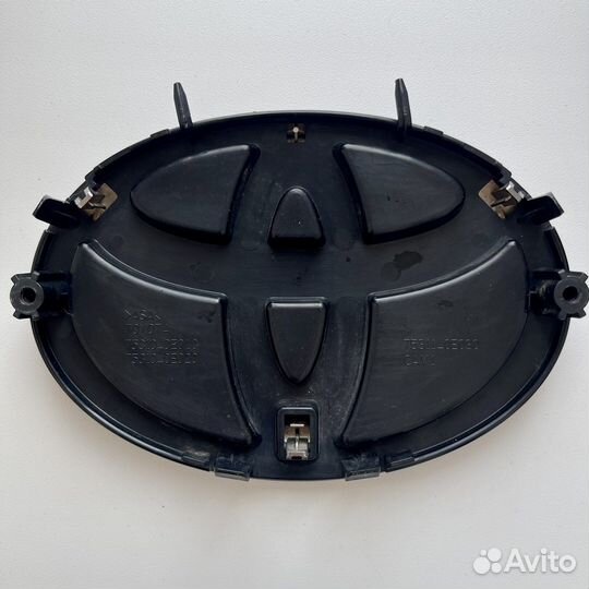 Эмблема Toyota Highlander (3)