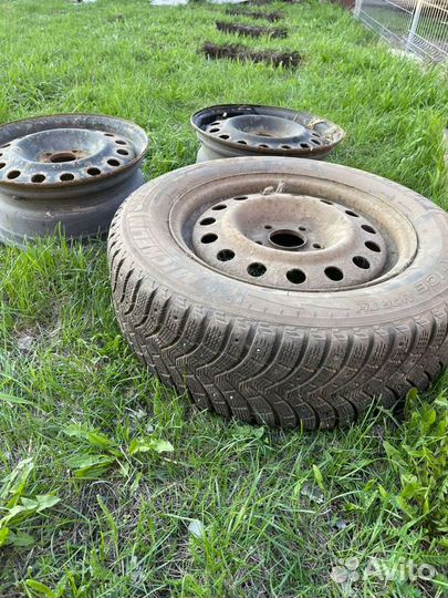 Продам три диска, один с резиной