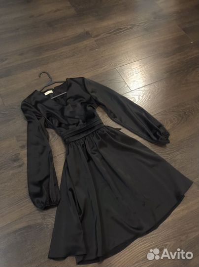 Вечернее атласное платье