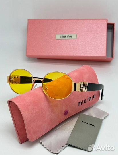 Солнцезащитные очки Miu Miu