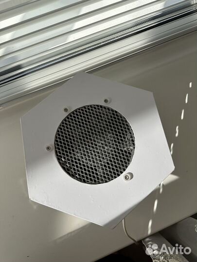 Маникюрная вытяжка