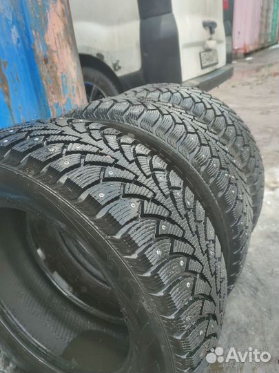 Nokian Tyres Hakkapeliitta 4 215/60 R16