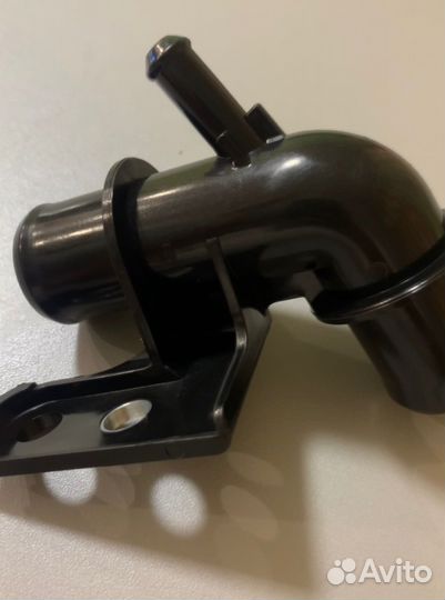 Патрубок- тройник 16057-37010 16057-37021 toyota