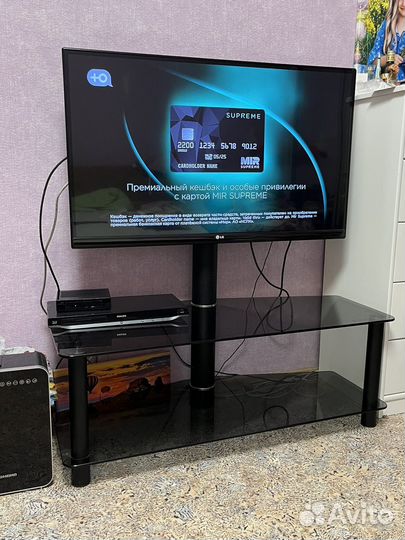 Тумба под телевизор с кронштейном