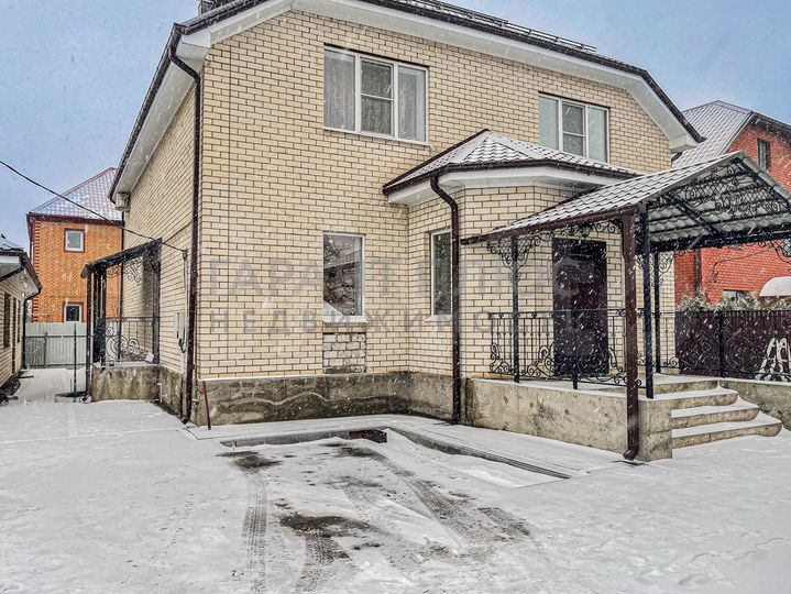 Коттедж 240 м² на участке 8,5 сот.