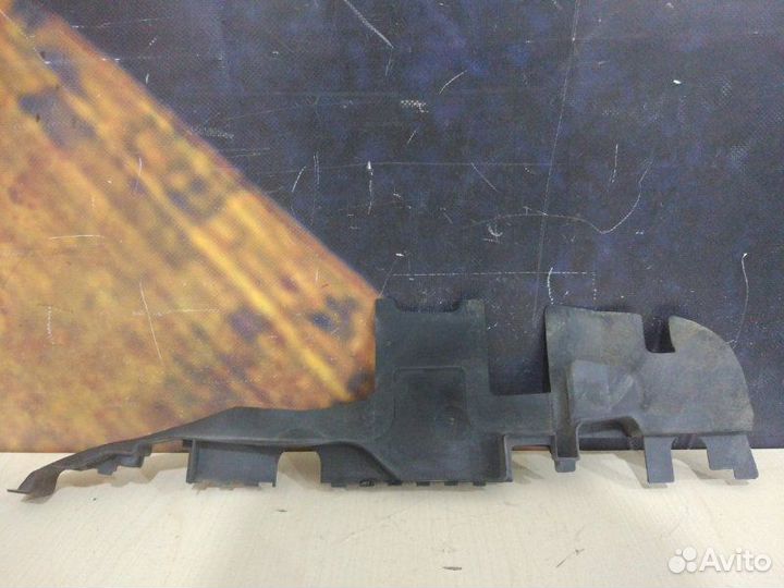 Воздуховод радиатора левый Audi A4 B6 AMB 2001