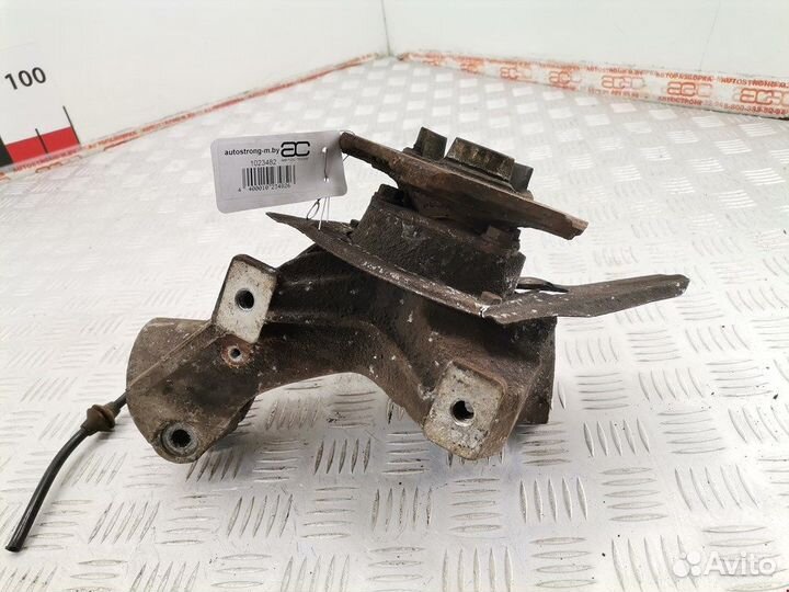 Б/У Б/У Ступица (кулак цапфа) передняя правая