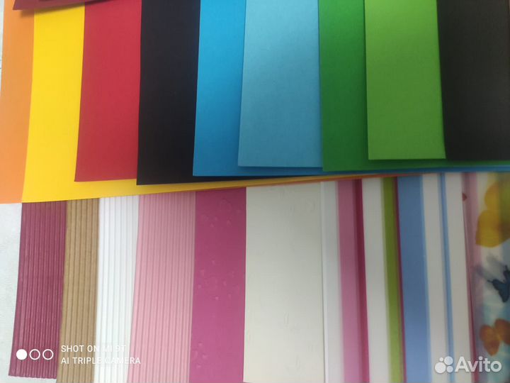 Набор бумаги и других материалов для скрапбукинга