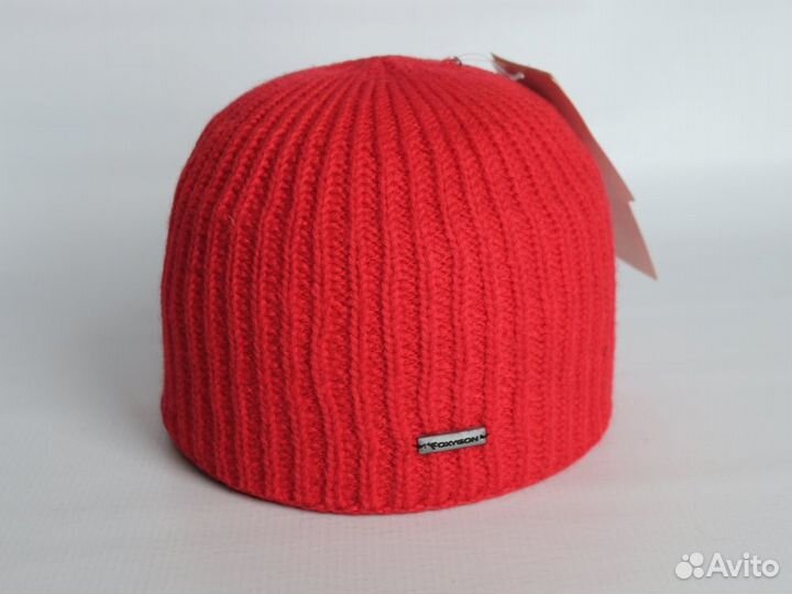 Теплая вязаная шапка 