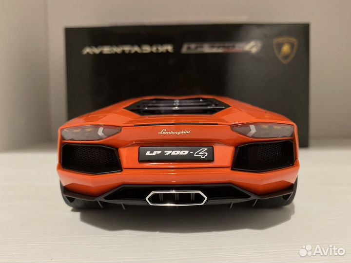 Lamborghini Aventador LP700-4 autoart 1:18