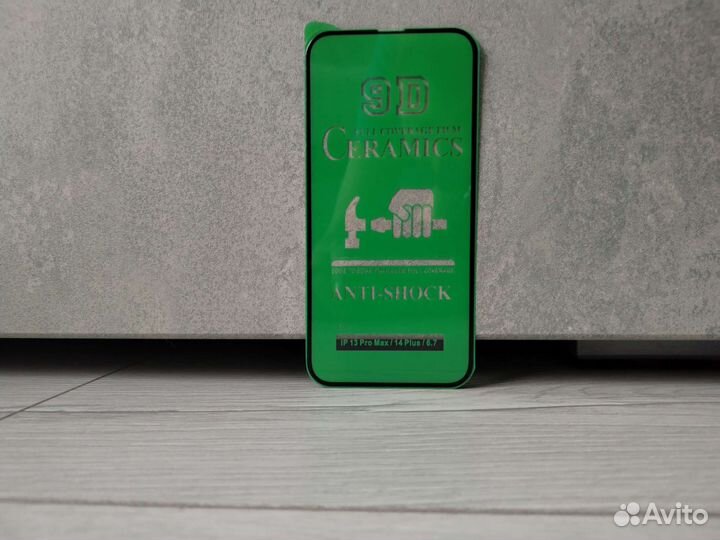 Керамическое защитное стекло на iPhone