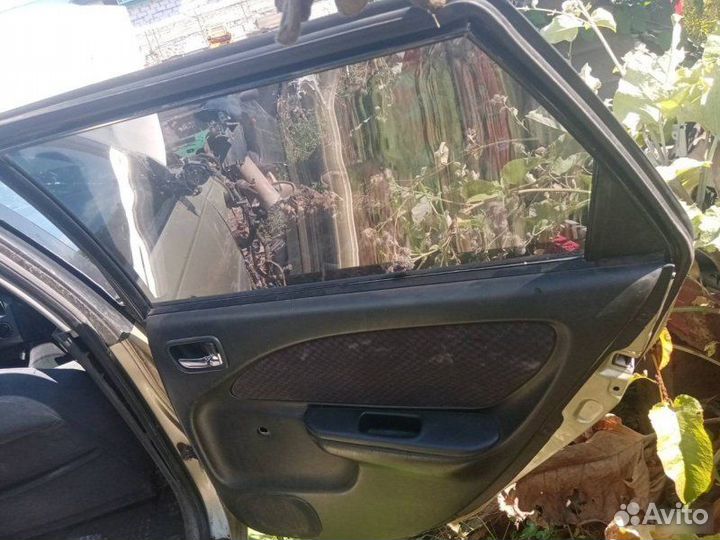 Дверь задняя правая Toyota Avensis 2000