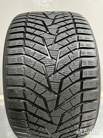 Yokohama BluEarth Winter V905 325/30 R21