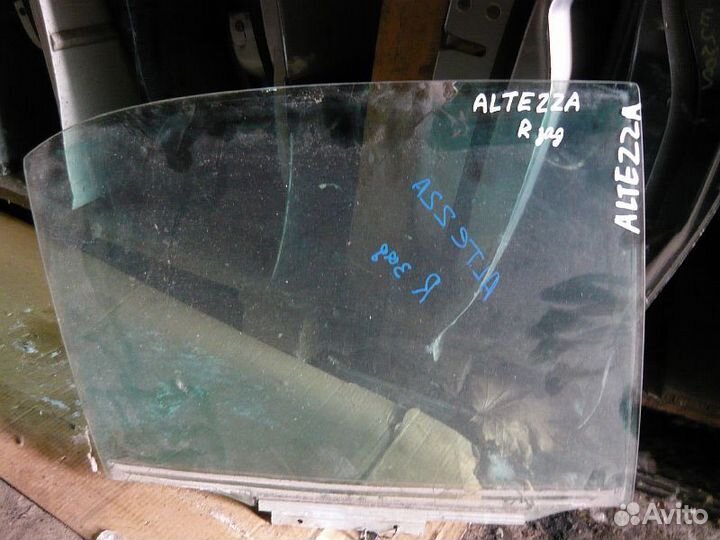 Стекло двери toyota altezza GXE10/SXE10