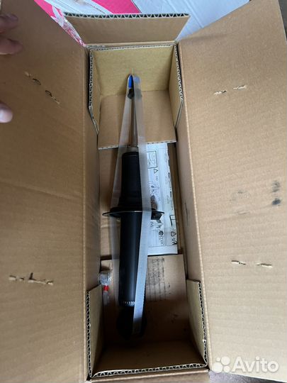 Продам комплект стоек KYB на subaru