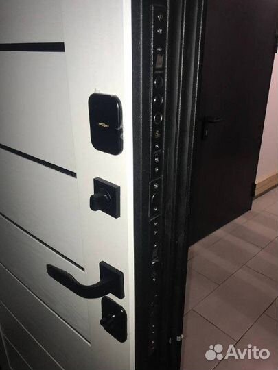 Дверь входная от склада