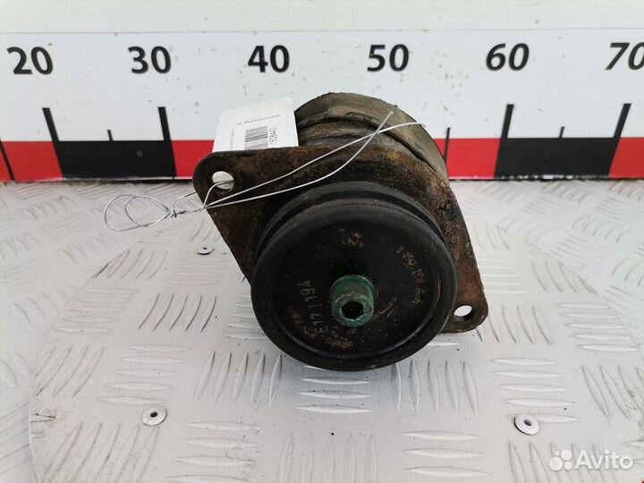 Подушка крепления двигателя Volkswagen Golf 3 1994