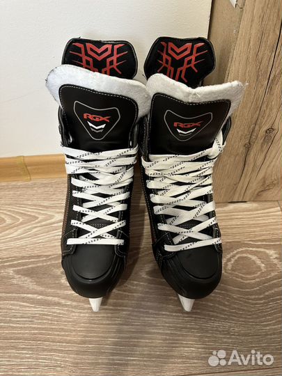 Коньки хоккейные