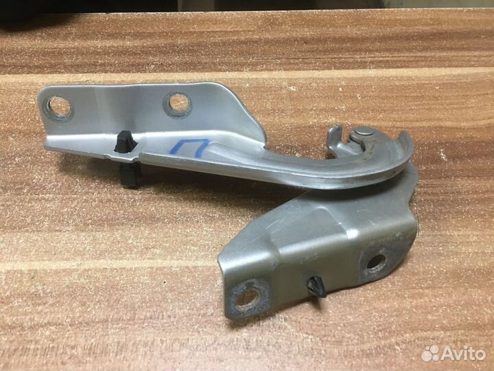 Петля капота правая Mitsubishi ASX