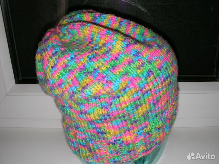 Шапки новые,разные,10шт