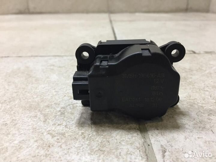 Сервопривод заслонок печки Ford Focus 2 CB4 2005-2