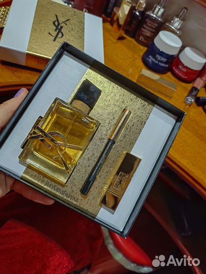 Yves Saint Laurent помада новая, красная