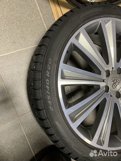 Pirelli Ice Zero 245/40 R20 99T
