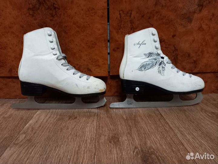 Коньки на девочку