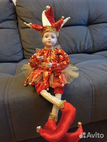 Музыкальная фарфоровая кукла Арлекин