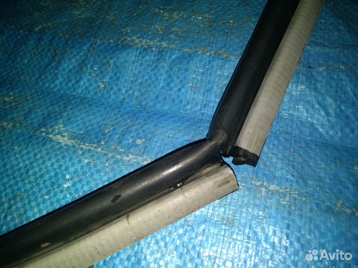 Уплотнитель дверного проема Nissan Sunny FB15